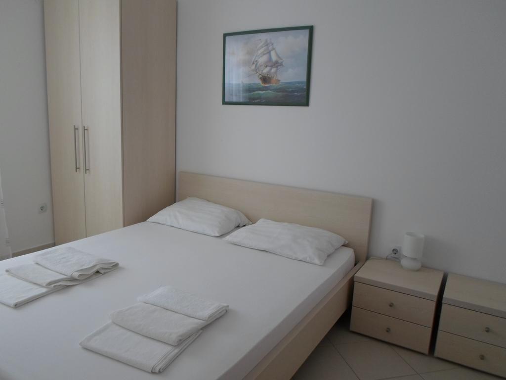 Apartments Biba Novalja Habitación foto