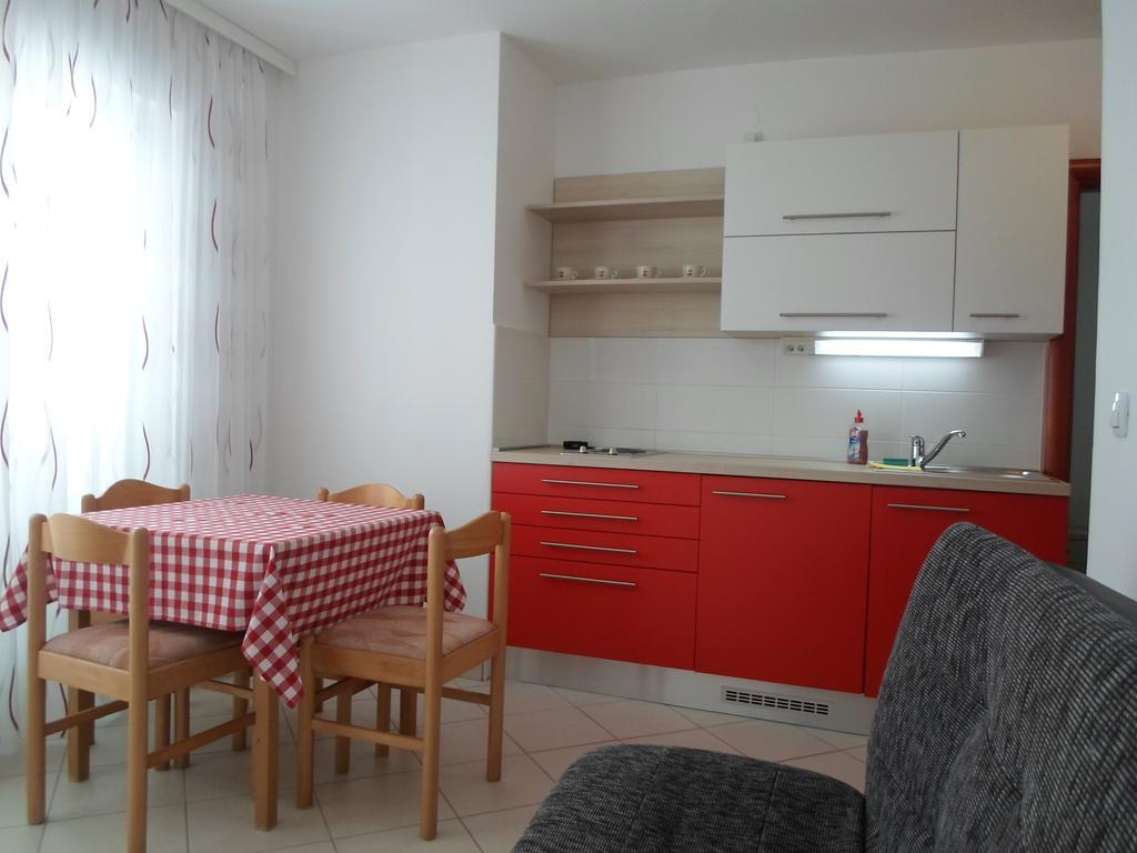 Apartments Biba Novalja Habitación foto